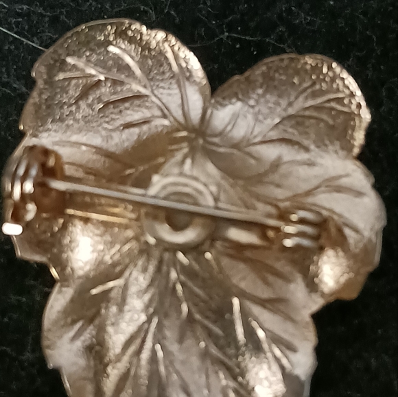 Vintage Signed Sarah Coventry Gold Tone Brooch - Picture 2 of 4